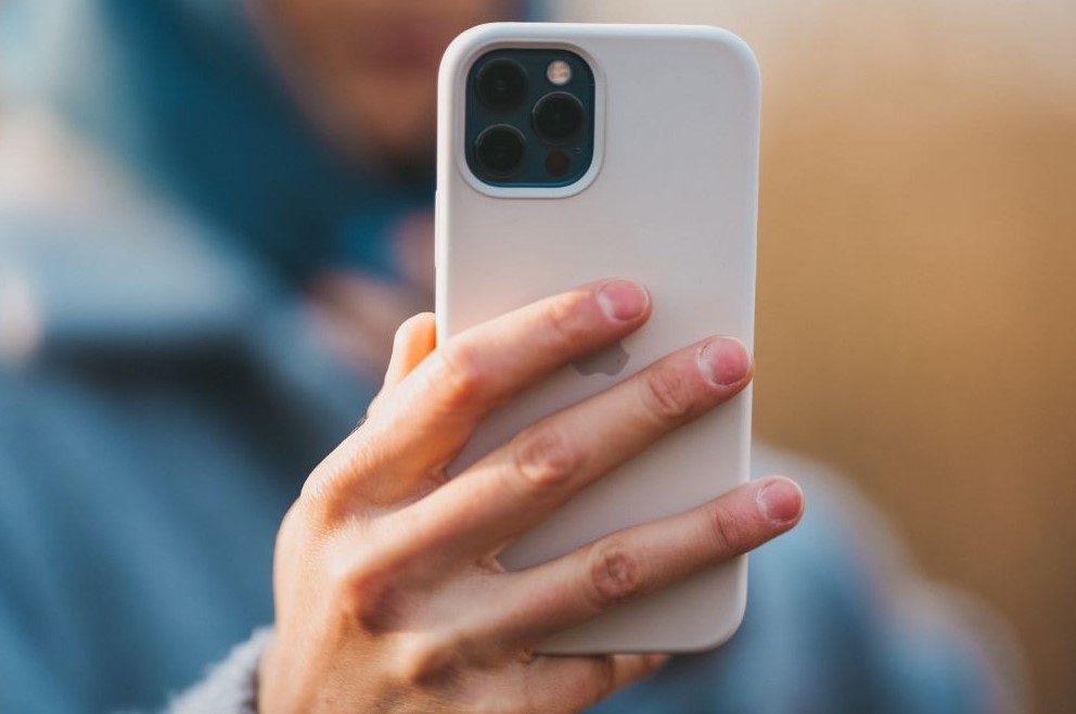 Cara Membersihkan Kamera iPhone